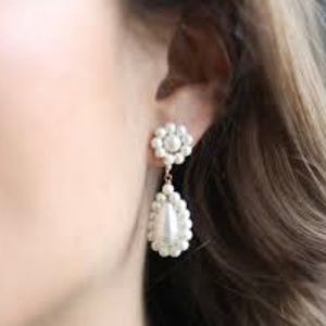 Evelyn Pearl Teardrop Earrings in Ivory